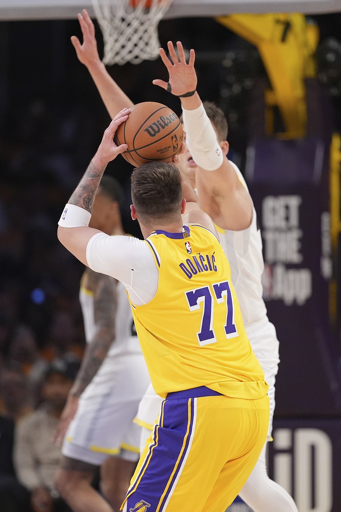 东契奇逼宫湖人：今夏必须搞定顶级中锋，合同剩两年成倒计时