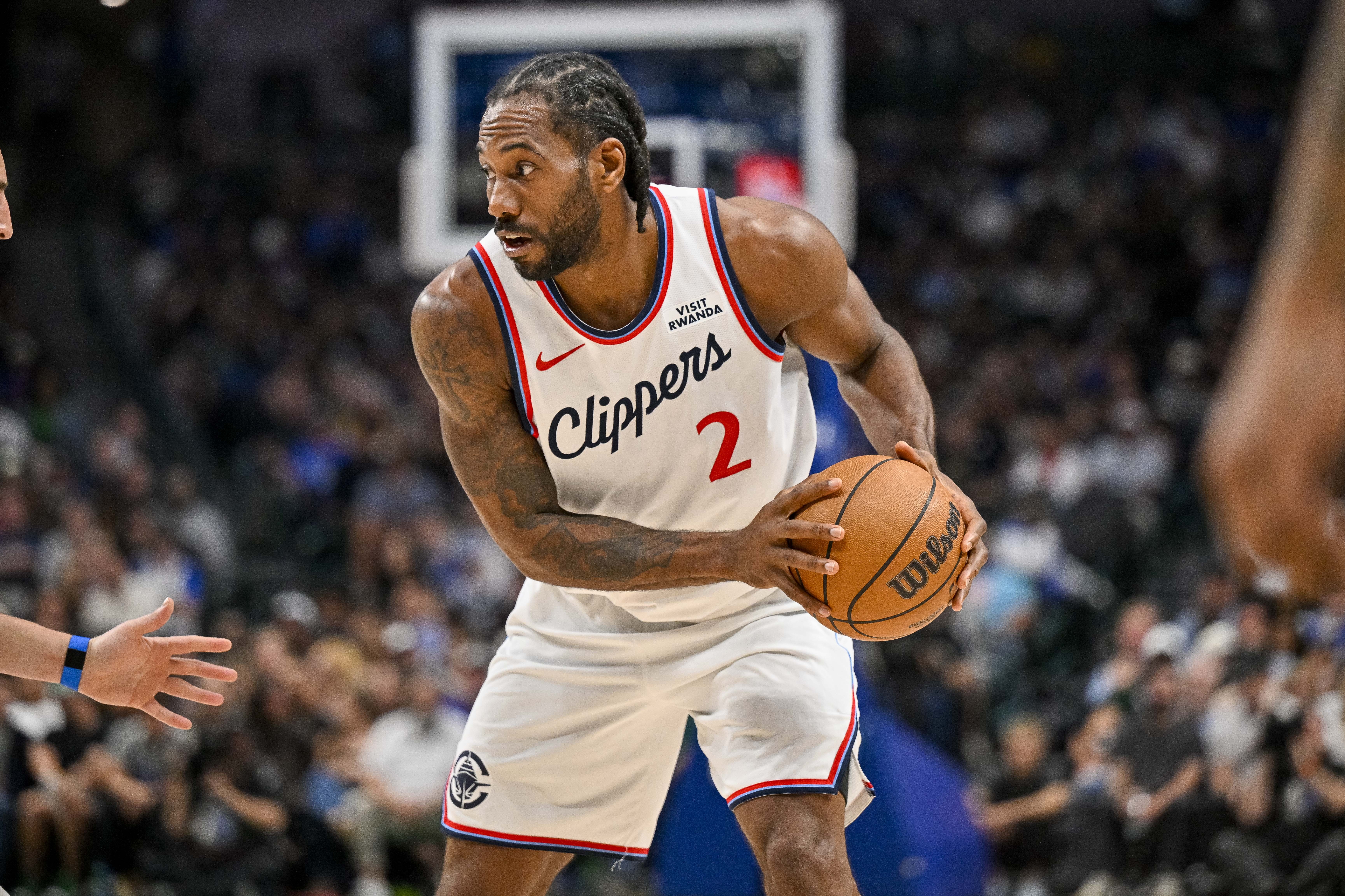 伦纳德35岁生日：2冠2FMVP，上季27.9分但奥运退出