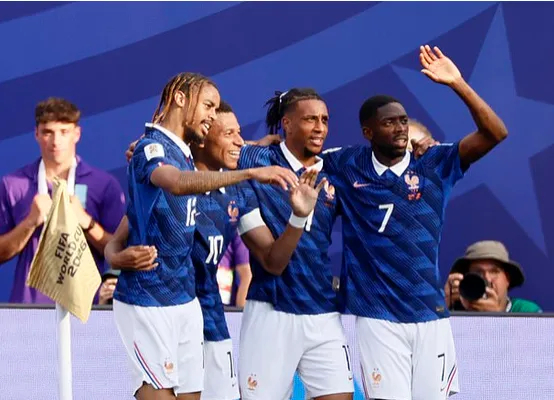 法国3-0碾压瑞典,姆巴佩淘汰赛9球创历史 法国3-0碾压瑞典,姆巴佩淘汰赛9球创历史