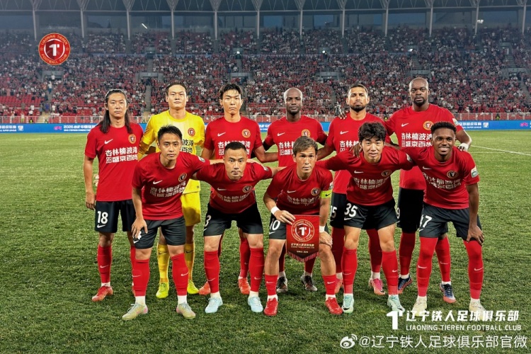 十人辽宁铁人主场0-1负于青岛西海岸，姆本扎红牌成转折