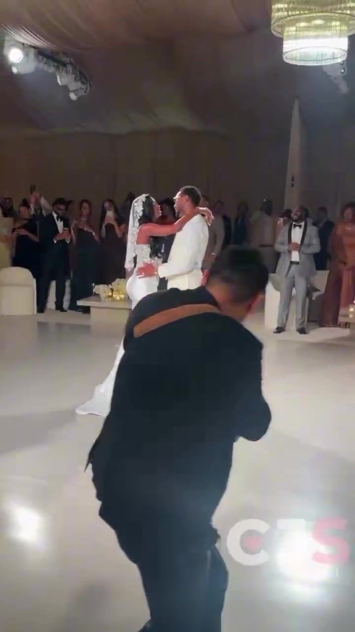 骑士核心米切尔完婚 杰伦·布朗与阿德巴约到场祝贺 骑士核心米切尔完婚 杰伦·布朗与阿德巴约到场祝贺
