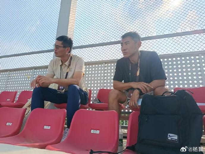 邵佳一于汉超现场督战U17国足对毕尔巴鄂竞技U17 邵佳一于汉超现场督战U17国足对毕尔巴鄂竞技U17