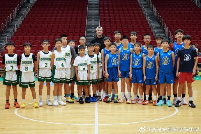里夫斯再访港 修顿化身教练带香港金牛青训 里夫斯再访港 修顿化身教练带香港金牛青训