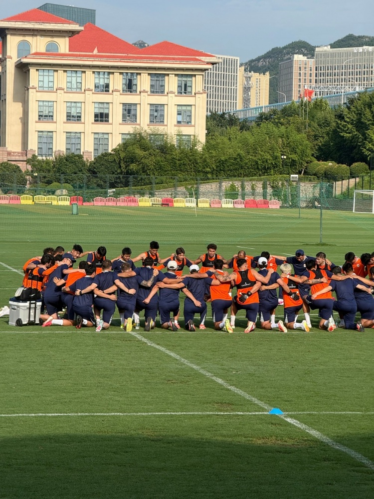 泰山赛前训练23人参加,王大雷陈泽仕王彤缺阵李源一复出