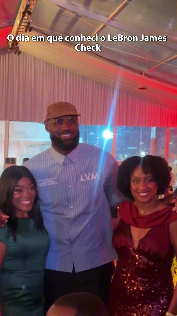 詹姆斯造访安哥拉动态：惬意打高尔夫 出席欢迎晚宴与众人合影