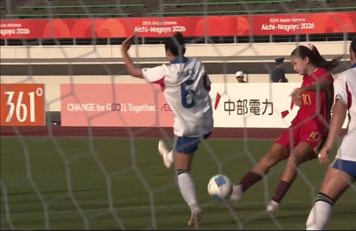 这球漂亮!王妍雯兜射破门完成梅开二度!中国女足2-0领先菲律宾
