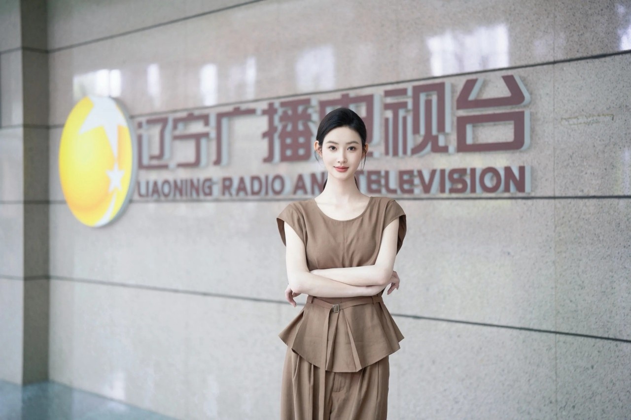 整活!郭艾伦上节目中体验成亲环节 与美女主持刘一一上演互动 整活!郭艾伦上节目中体验成亲环节 与美女主持刘一一上演互动